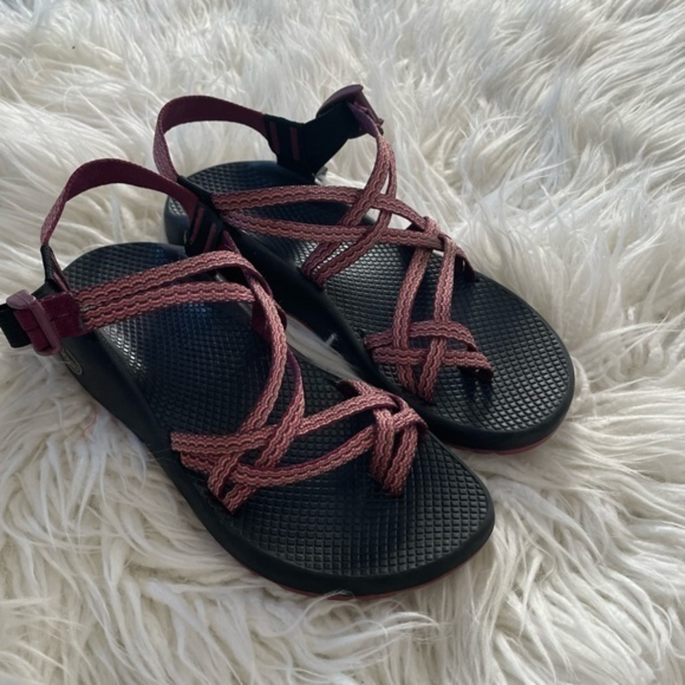 Chaco purple strap ladies water outdoor sandals size 10
